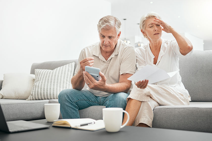 7 Signs Your Aging Parents Are Struggling To Manage Their Finances